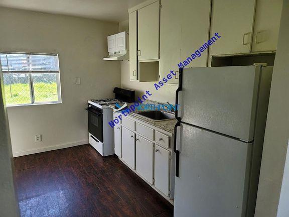 2nd image of 3720-3740 Astoria St #2