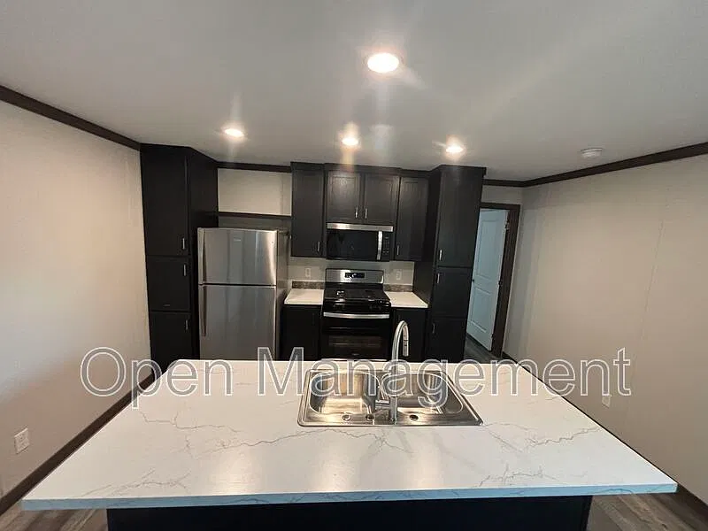 3 bed, 2.0 bath, 1056 sqft, $1,279 — Photo 4