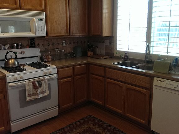 4th image of 991 Bourn Dr