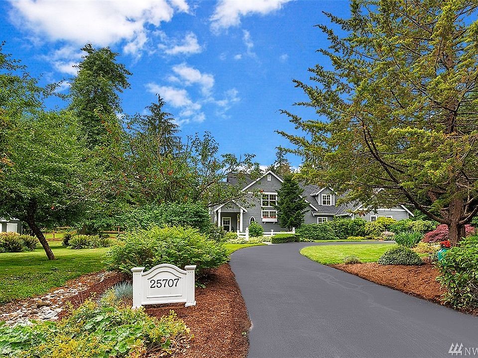 Welcome to Heron's Landing, a storied estate in Redmond's Union Hill. The floor plan for this home was inspired by esteemed architect Robert A.M. Stern's Dream Home for LIFE Magazine. 