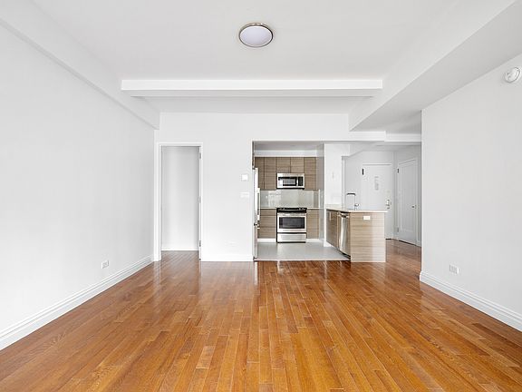 4th image of 210 W 70th St APT 816