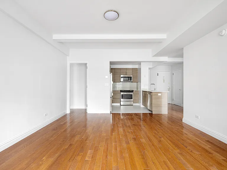 210 W 70th St #816 — Photo 4