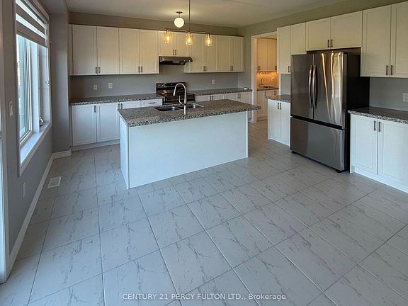 3rd image of 10 Rosanne Cir