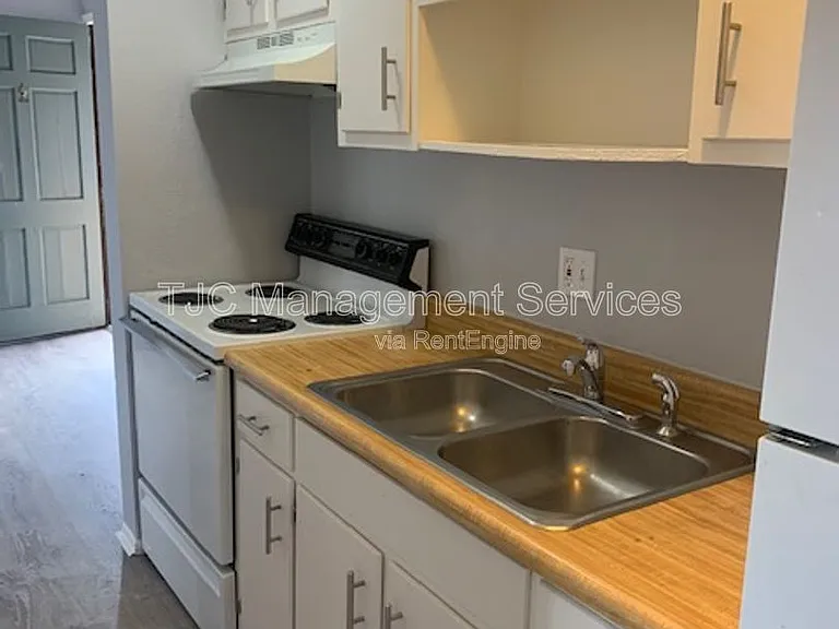 1138 N Corona St #301 — Photo 12