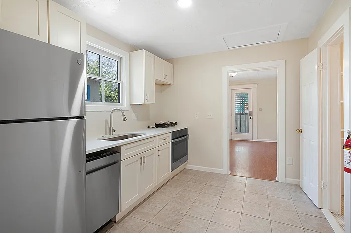 42 Saragossa St #B — Photo 3
