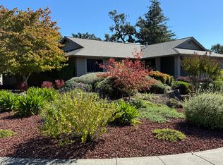 8854 Oak Trail Dr, Santa Rosa, CA 95409