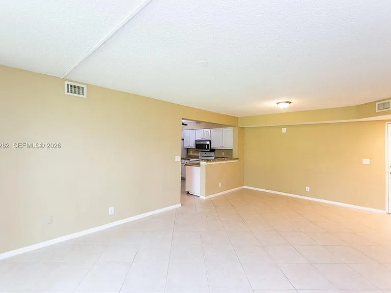 5721 Riverside Dr #202B5 — Photo 10