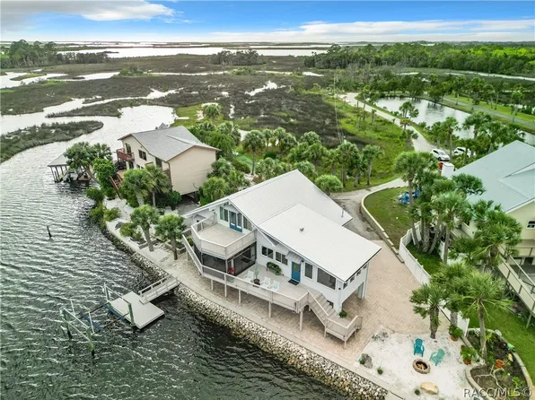 12048 W Coot Ct, Crystal River, FL 34429