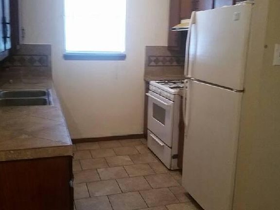 2nd image of 610 Quay St APT B