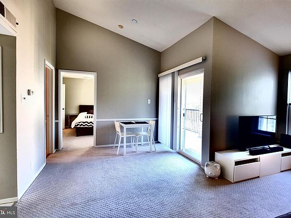 3rd image of 3308 Wyndham Cres #323