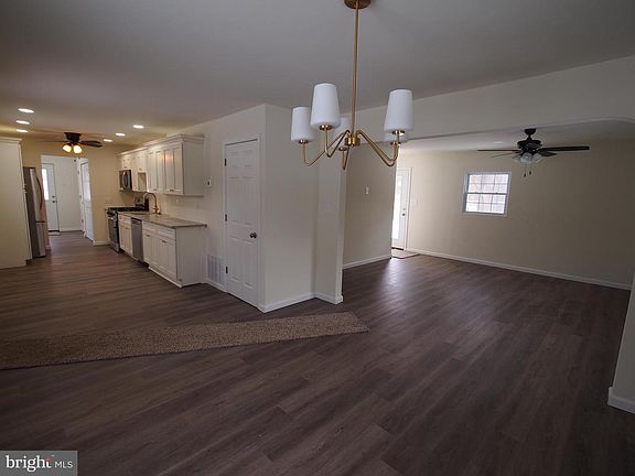 5th image of 596 Rosemar Dr