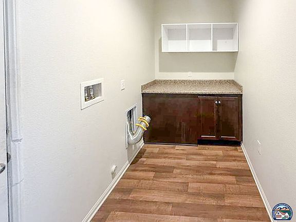 4th image of 2711 Meadowbrook Dr