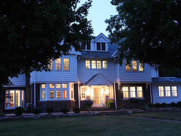 3rd image of 1503 E Jefferson Blvd