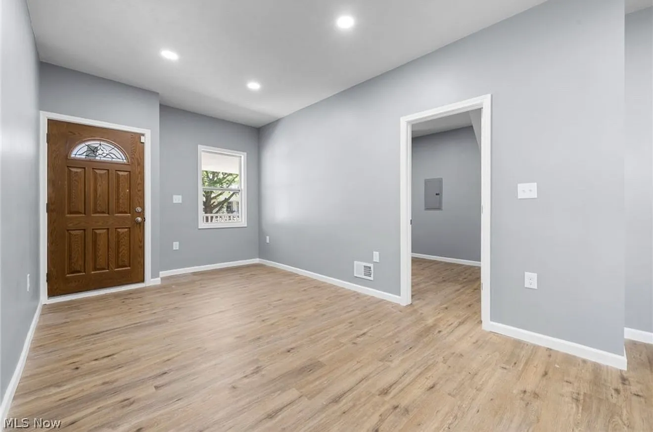3 bed, $1,600 — Photo 3