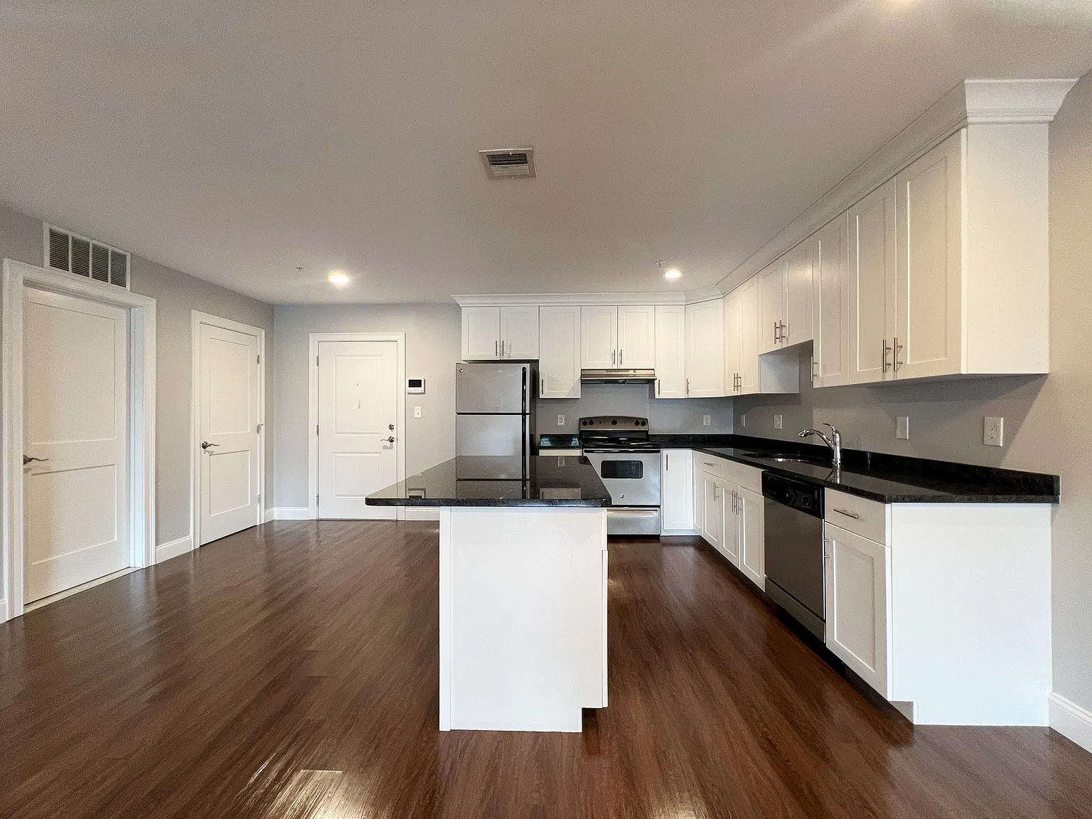 1 bed, 875 sqft, $2,400 — Photo 4