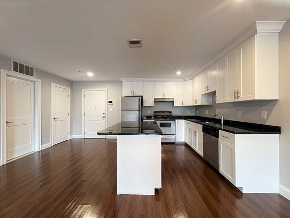 4th image of 32 Harris St APT 411