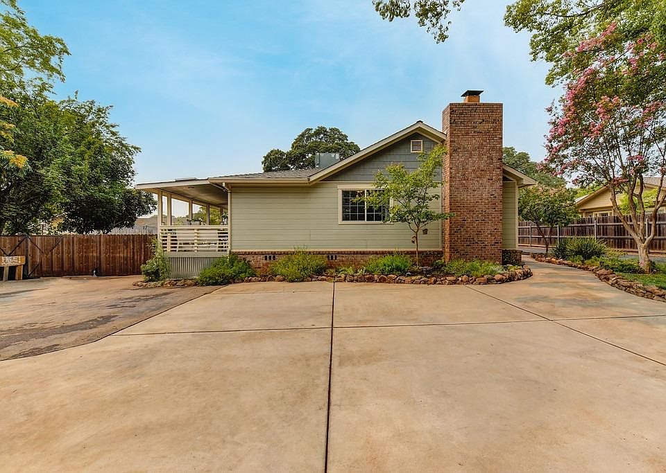 1st image of 1385 Live Oak Ln