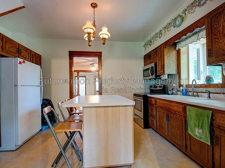 1105 Summit St — Photo 13