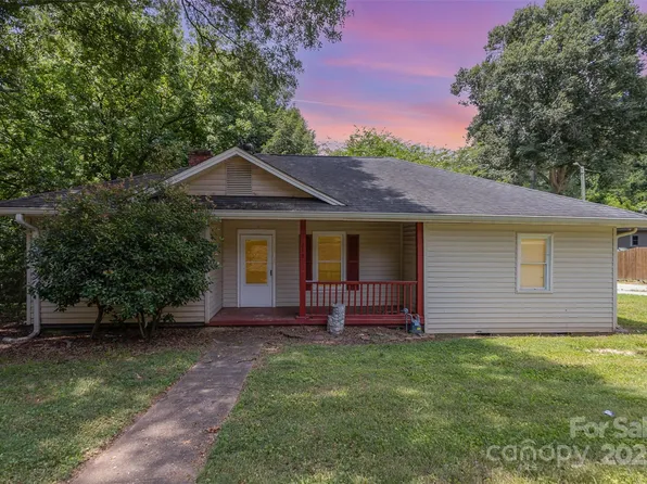 210 Tuckaseege Rd, Mount Holly, NC 28120