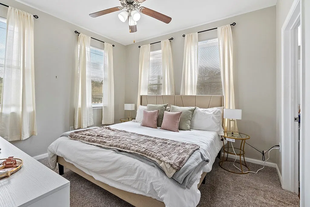 3 bed, 3.5 bath, 1311 sqft, $3,300 — Photo 3