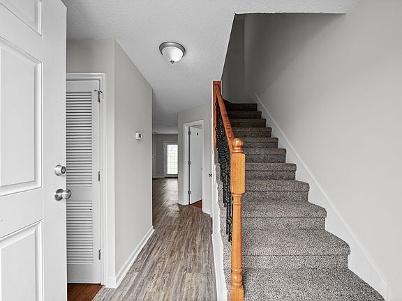4th image of 105 Greenland Ct