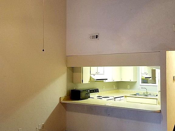 3rd image of 4019 Chipola St
