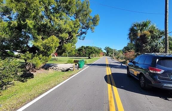 3rd image of 6235 N Tropical Trl