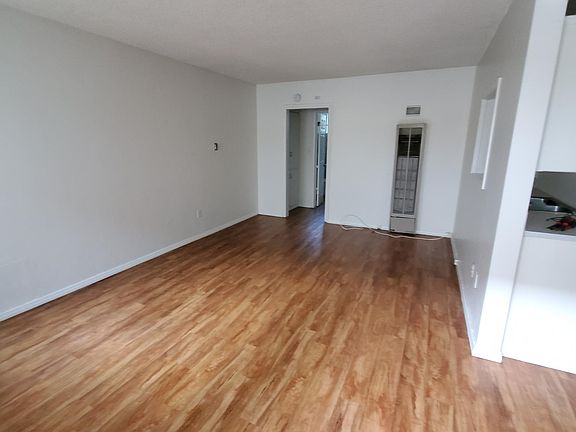 4th image of 1735 1/2 Diamond St