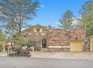 4 Twilight Ct, Livingston, NJ 07039
