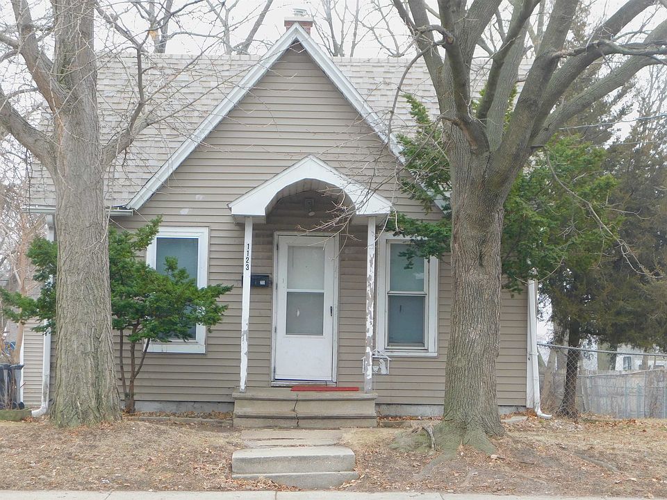 2nd image of 1123 6th St