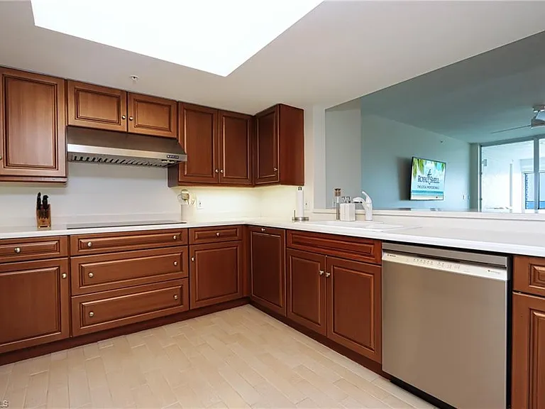 60 Seagate Dr #704 — Photo 12