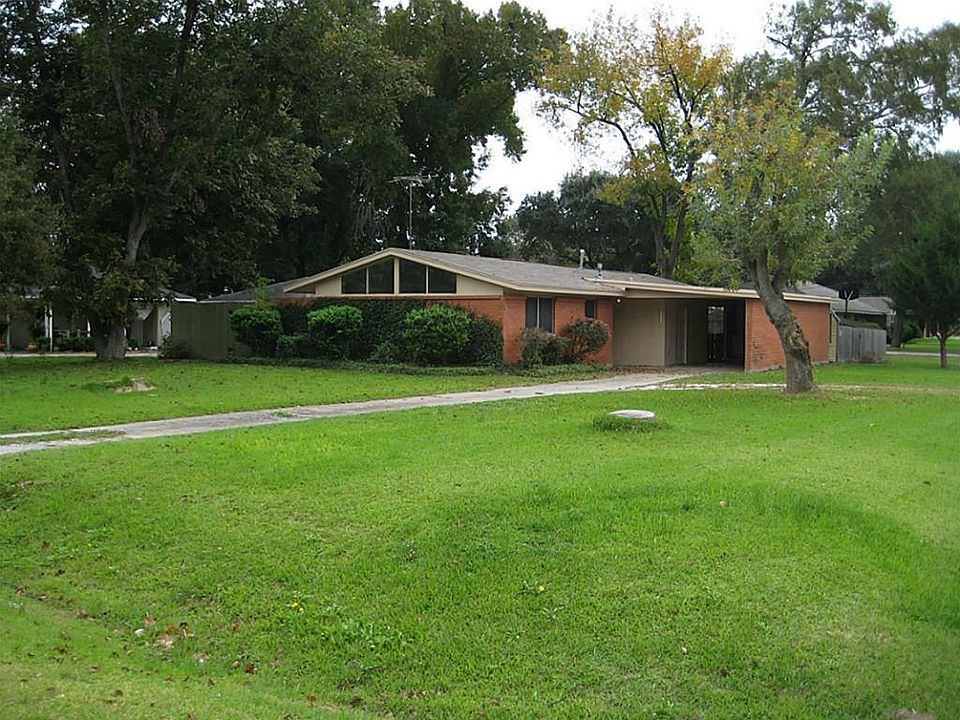 Great starter home on large corner lot surrounded by large shade trees!