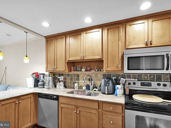 3rd image of 534 Walnut St