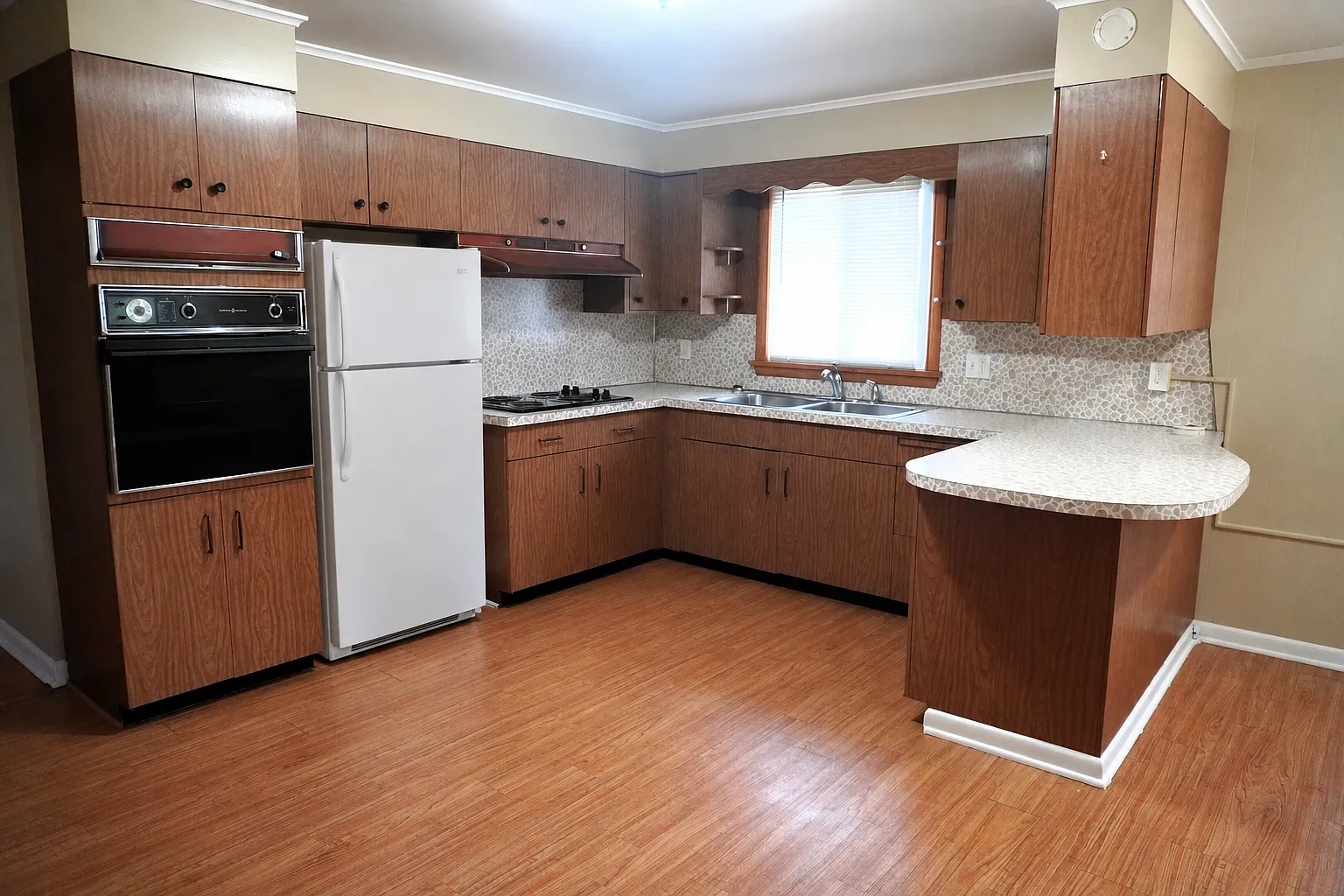 2 bed, 957 sqft, $2,600 — Photo 1