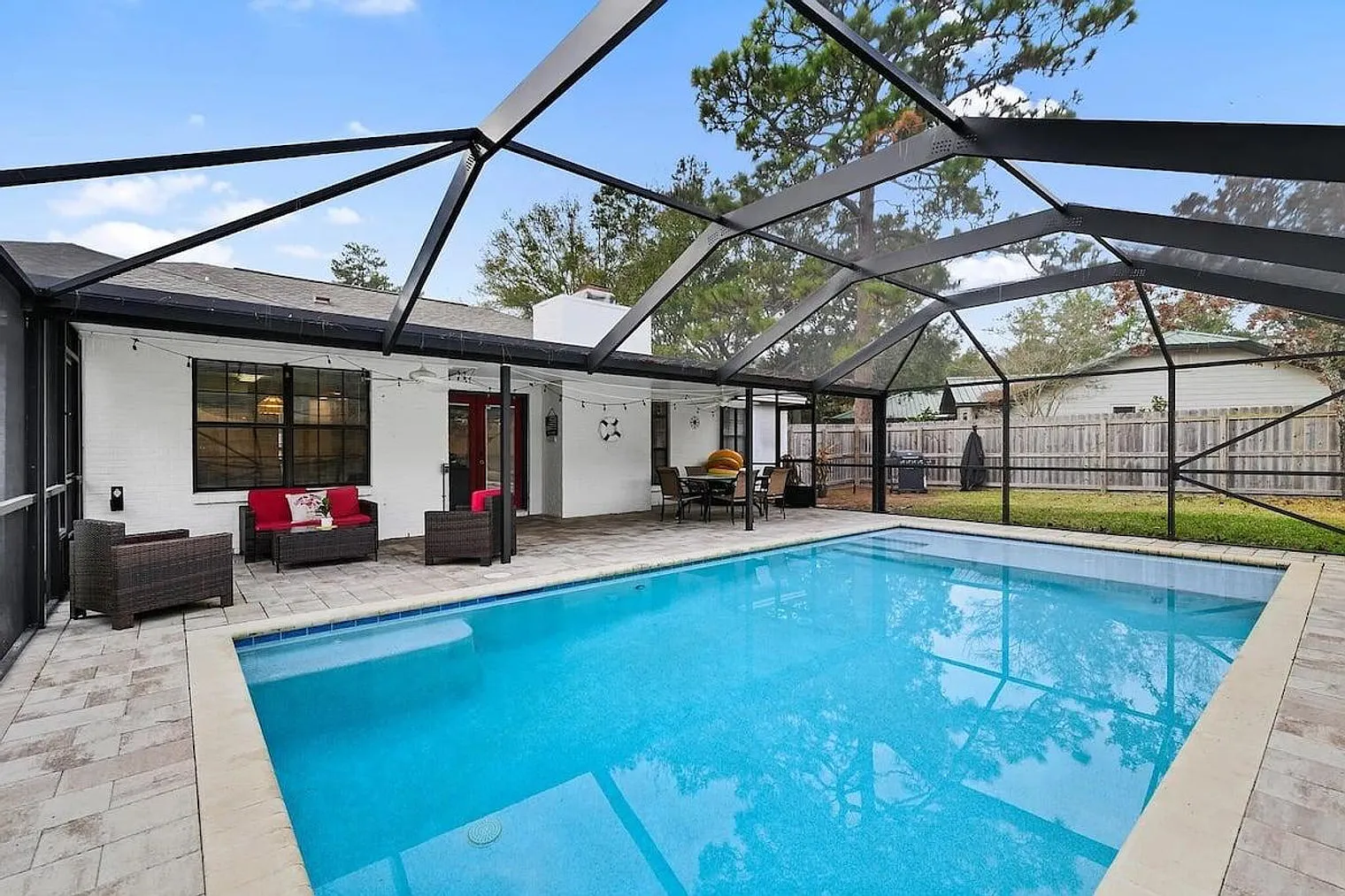 4 bed, 2.0 bath, 1808 sqft, $3,326 — Photo 3