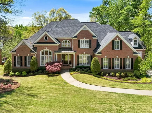 4110 Runnymede Dr, Lilburn, GA 30047