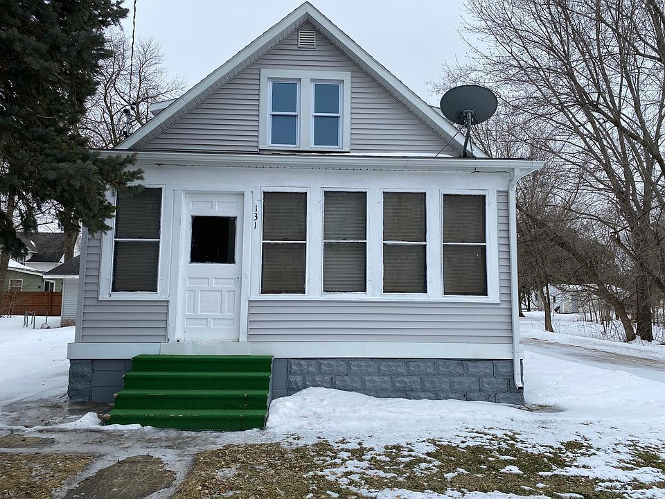 1st image of 131 3rd St SW