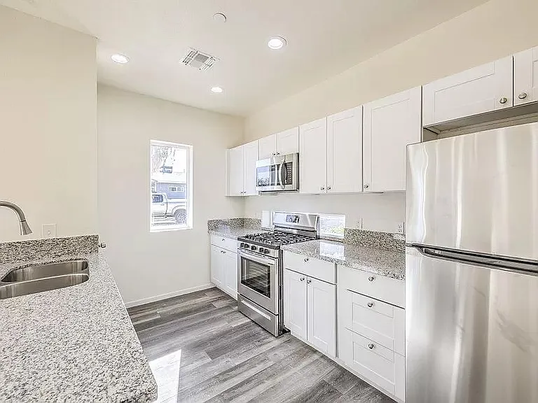 1 bed, 600 sqft, $1,300 — Photo 3