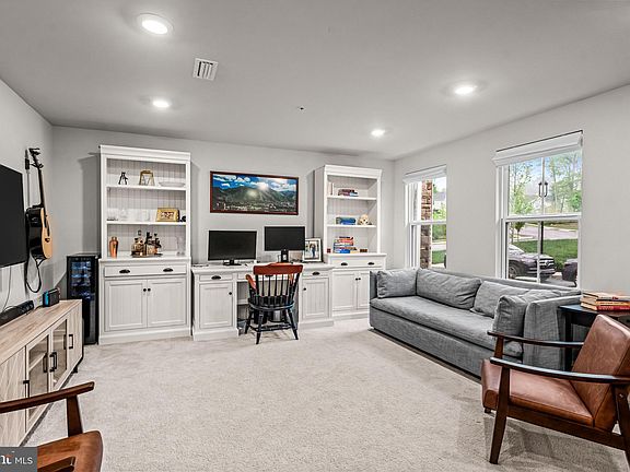 5th image of 117 Kenneth Ln