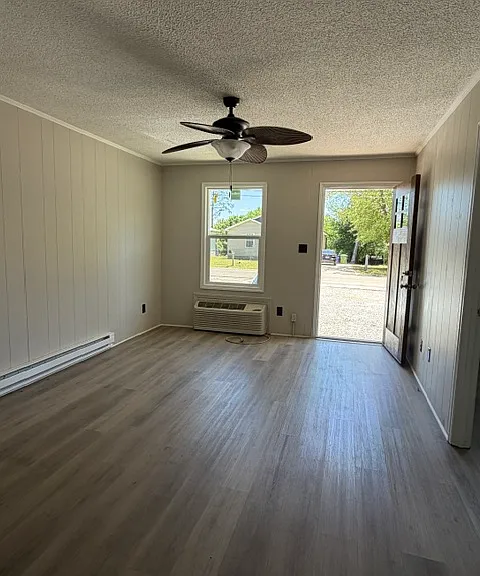 516 Burgess St #F — Photo 3