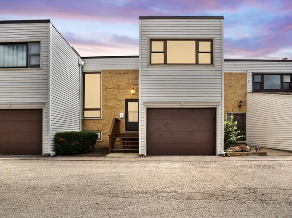 363 Oaktree Ct, Hoffman Estates, IL 60169