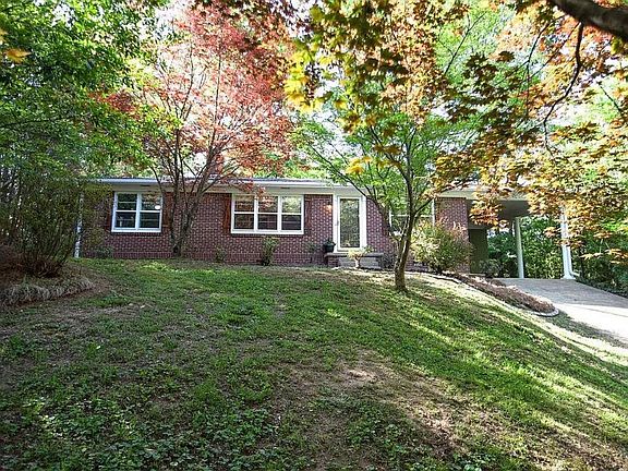 2nd image of 517 W Lelia St