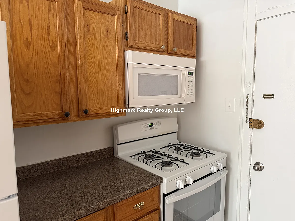 Building Photo - 4937 N Whipple St #1E2