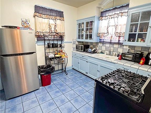 4th image of 4620-22 Spain St