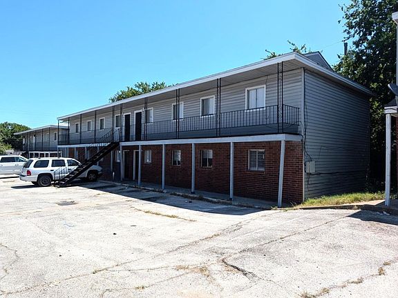 2nd image of 915 S 15th St #925