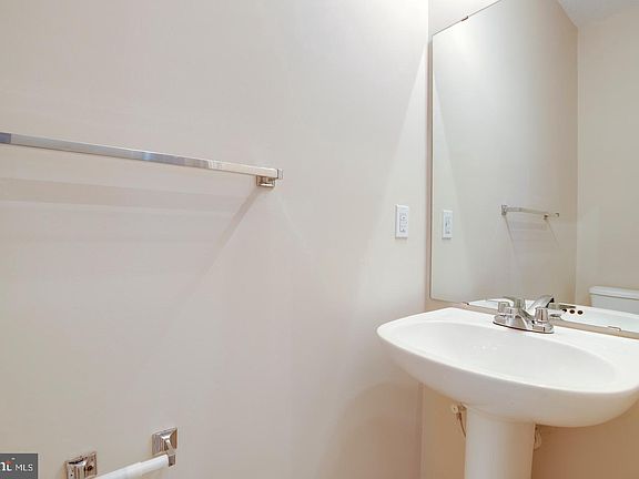 5th image of 14301 Grape Holly Grv APT 23