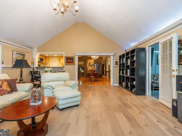 2805 Burtz Dr, Marietta, GA 30068
