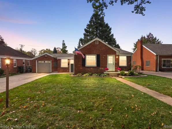 22100 Oconnor St, Saint Clair Shores, MI 48080