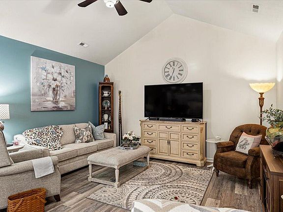 2nd image of 4410 Avery Village Way