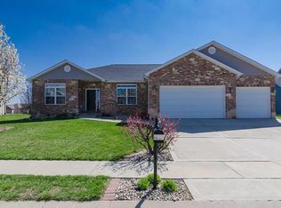 412 Chadwyck Dr, Glen Carbon, IL 62034